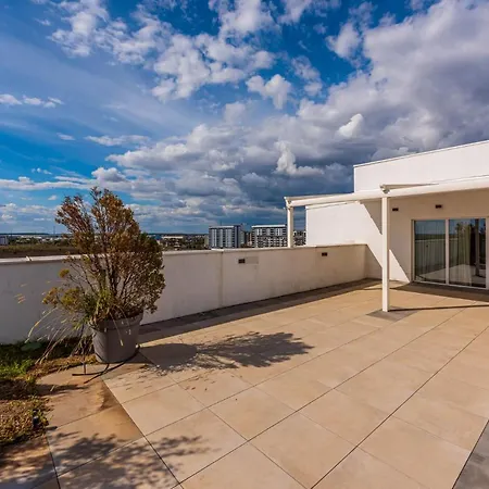 92 Penthouse With Terrace And Garden