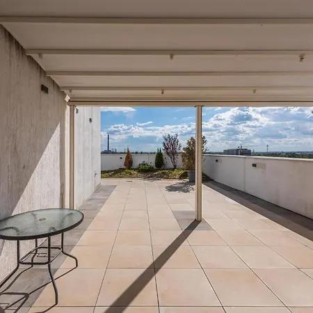 Lägenhet 92 Penthouse With Terrace And Garden Bukarest