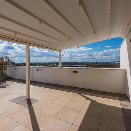 92 Penthouse With Terrace And Garden Lägenhet